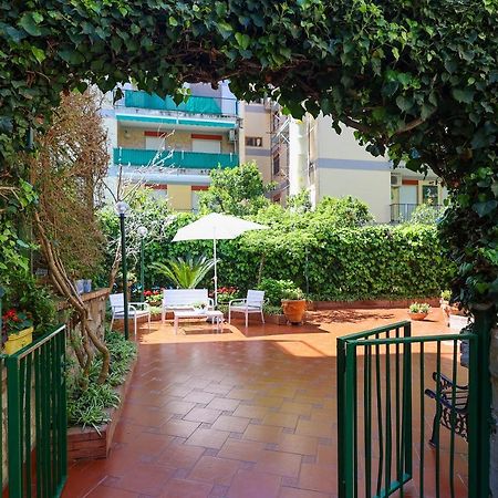 Garden House Giulia Apartment ซอร์เรนโต ภายนอก รูปภาพ