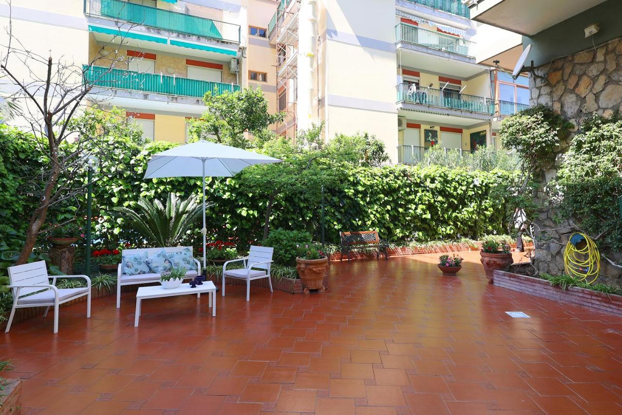 Garden House Giulia Apartment ซอร์เรนโต ภายนอก รูปภาพ