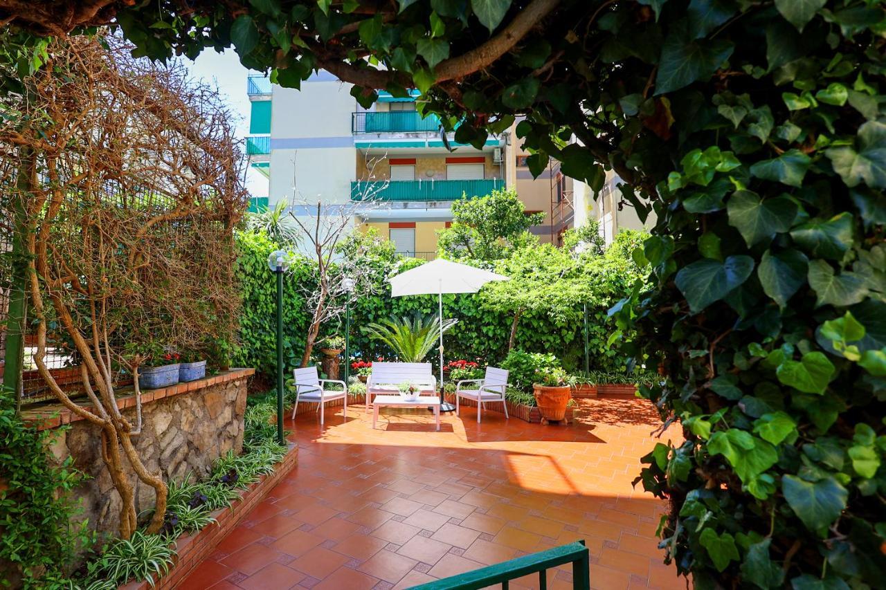 Garden House Giulia Apartment ซอร์เรนโต ภายนอก รูปภาพ