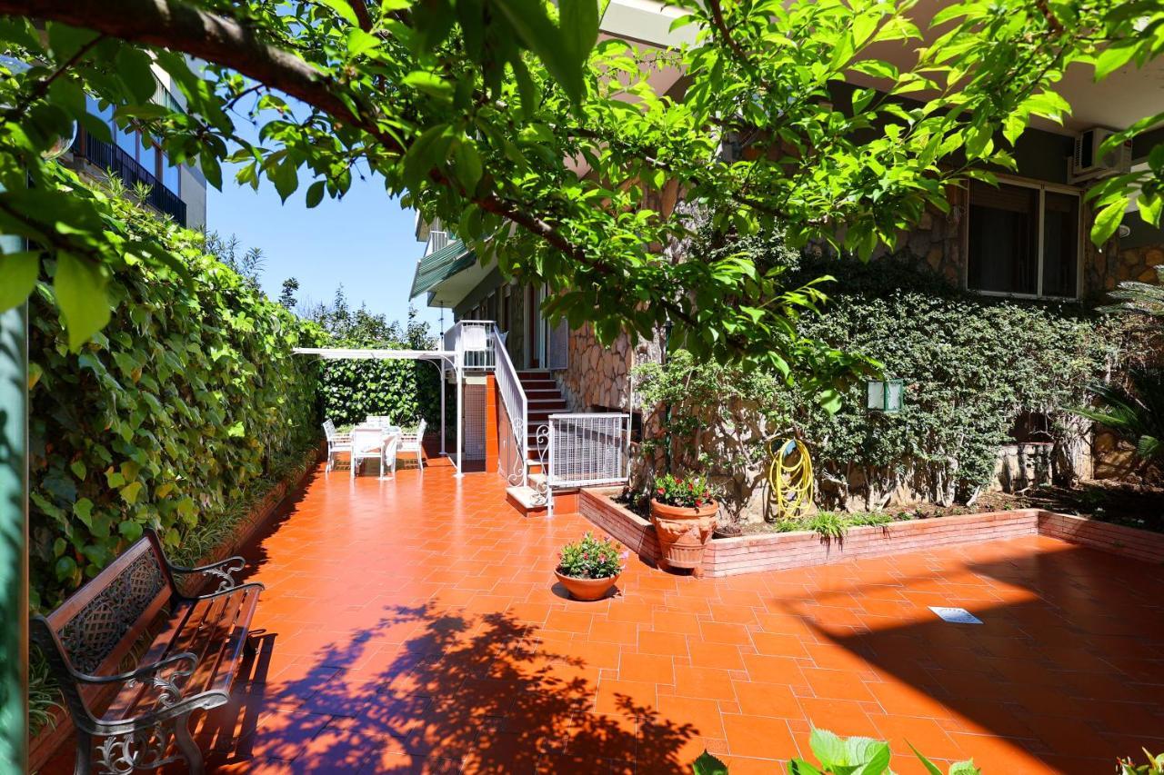 Garden House Giulia Apartment ซอร์เรนโต ภายนอก รูปภาพ