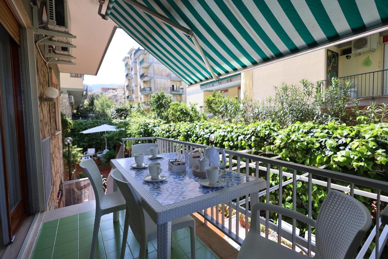 Garden House Giulia Apartment ซอร์เรนโต ภายนอก รูปภาพ