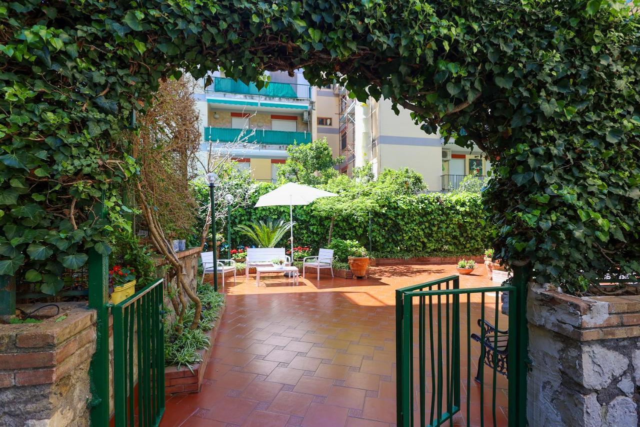 Garden House Giulia Apartment ซอร์เรนโต ภายนอก รูปภาพ